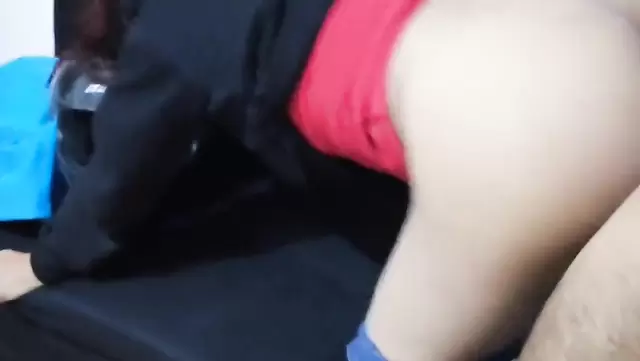 Молодая аргентинка с красивой попкой трахается раком